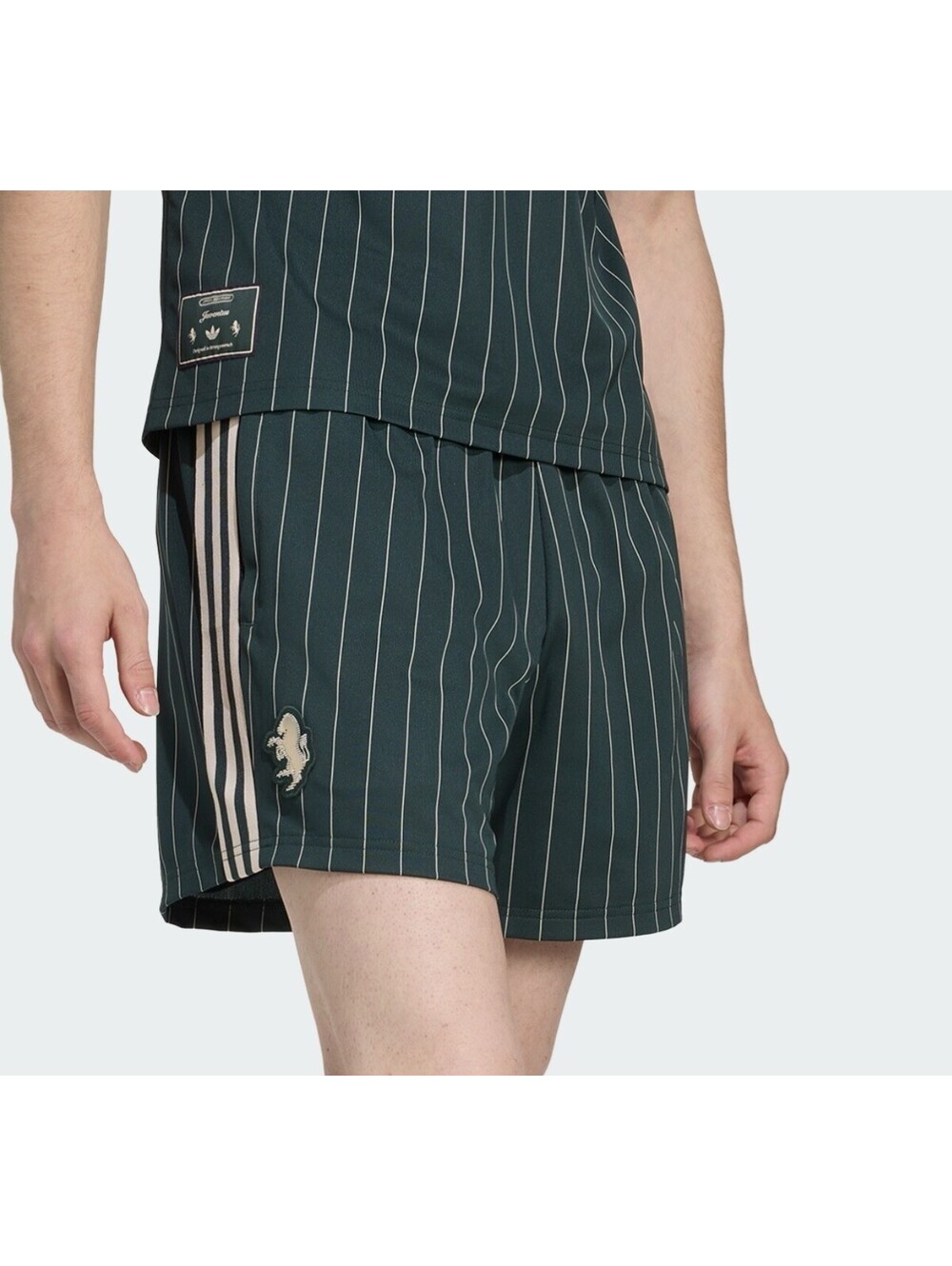 NEW! Adidas Juventus Terrace Icons Shorts Men’s MED green pinstripes NWT